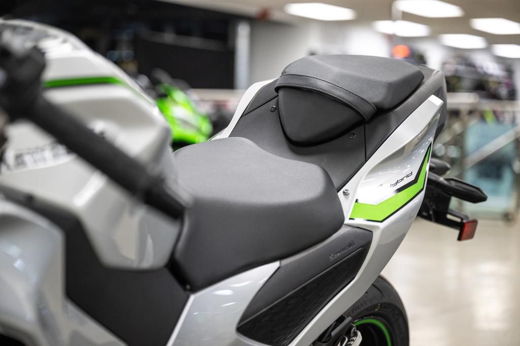 KAWASAKI NINJA 7 HYBRID MSU-2024CX500ARFNN_Argent